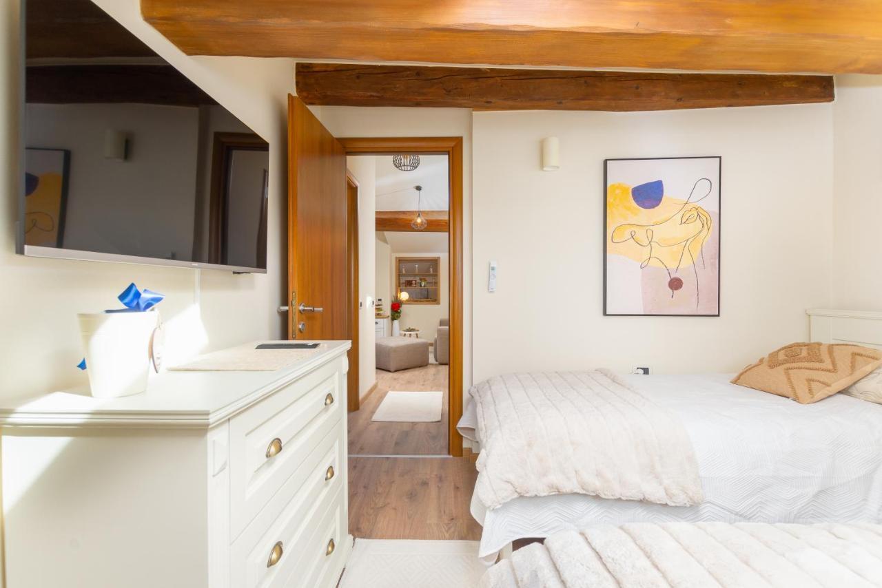Exclusive Seafront Bacchus Apartment โปเรช ภายนอก รูปภาพ